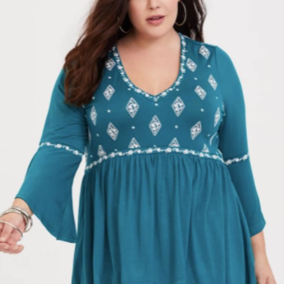 Torrid: New with Tags Embroidered Babydoll Tee - Picture 2 of 15